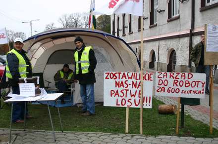 1107_pikieta2