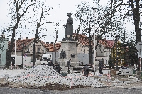 pomnik.jpg