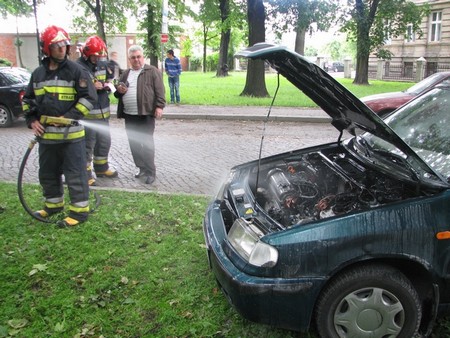 strazauto3.jpg