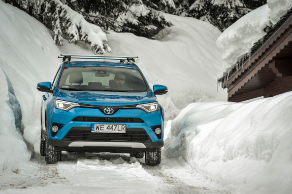 575toyota_rav4_hybrid_1_2.jpg