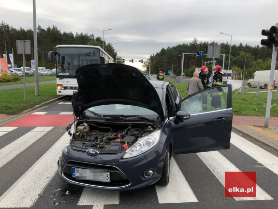 elka.pl Wypadek na dwupasmówce, kierowca nie wyhamował